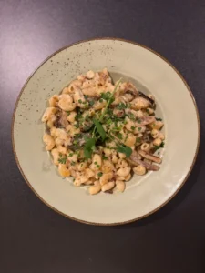 Coquillettes nominettes, pleurotes et Chaource